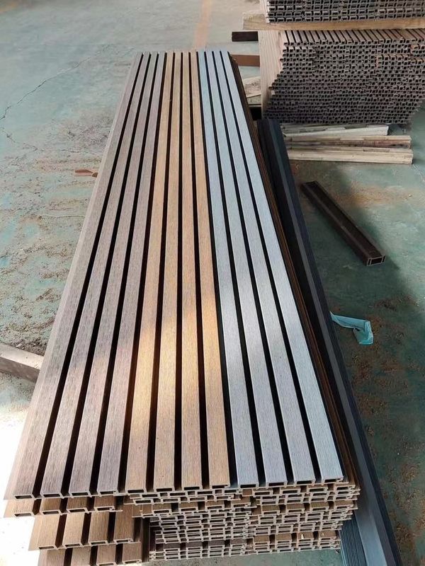 Revestimiento exterior insonorizado exterior de plástico compuesto para jardín impermeable exterior de madera con ranuras