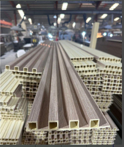 Panel de pared interior de madera plástico compuesto revestimiento de pared de fluido