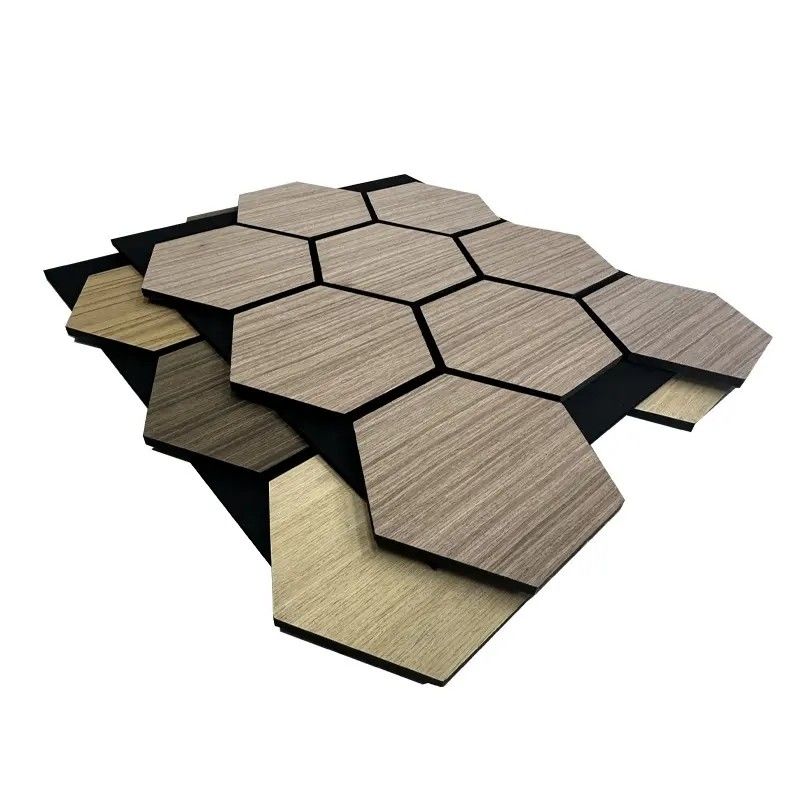 Diseño moderno paneles hexagonales acústicos de chapa de madera aislante de los hoteles