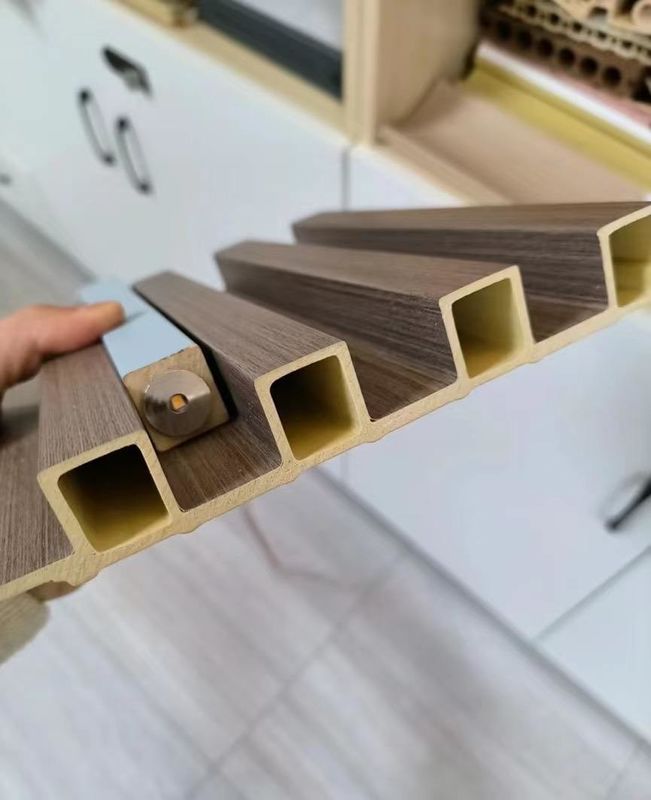 Pvc 3D Decorativo de madera de madera composita interior paneles de madera de PVC revestimiento de panel de pared de protección contra incendios para el cliente Requerir