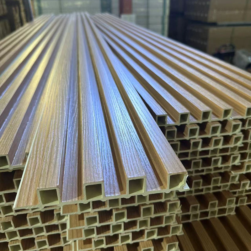 Panel de pared WPC de composite de madera fácil de instalar, revestimiento exterior, panel de pared acanalado interior