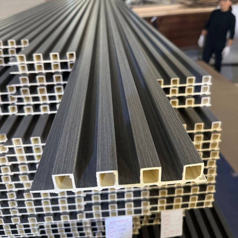 Panel de pared WPC de composite de madera fácil de instalar, revestimiento exterior, panel de pared acanalado interior