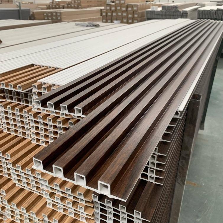 Panel de pared interior WPC 3D PVC Alternativo de madera para exteriores / comerciales / cocina / gimnasio Panel de pared impermeable de chapa de plástico