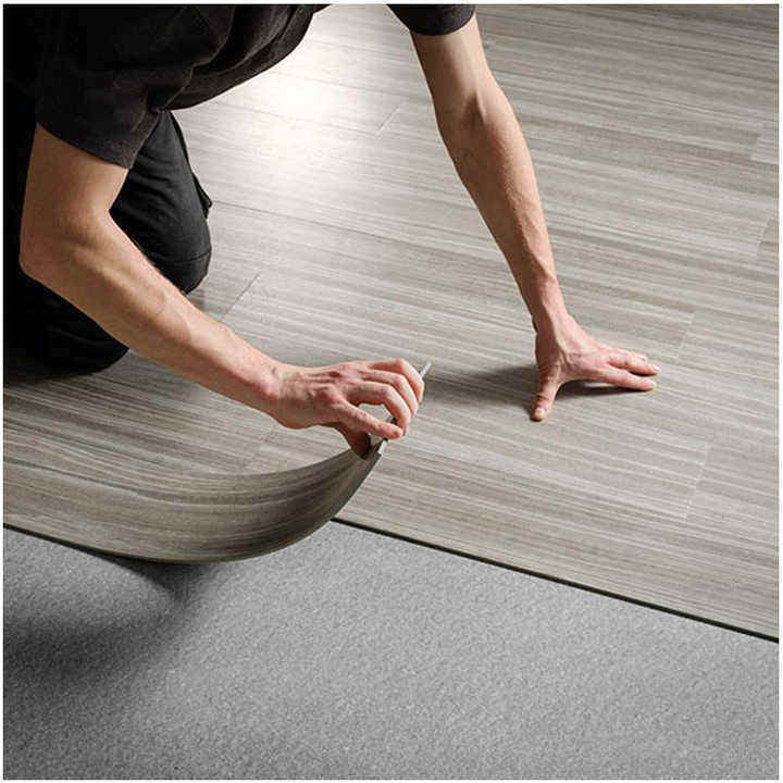 Piso de vinilo resistente al desgaste Lvt impermeable Peel Stick Tile Plancha de piso autoadhesiva para uso en interiores de hoteles