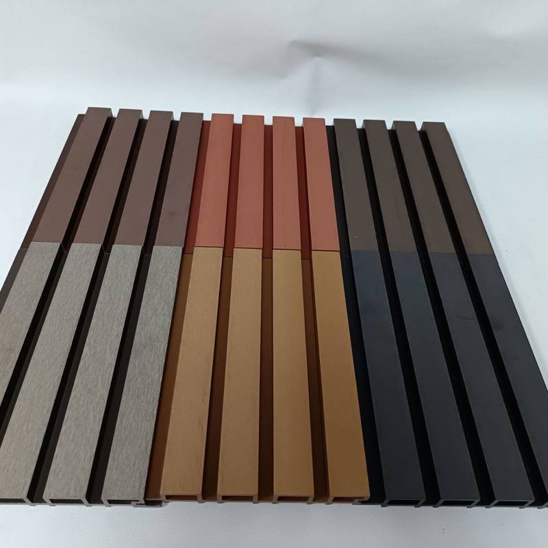 Revestimiento de paneles de pared WPC para exteriores con vetas de madera al por mayor a bajo precio