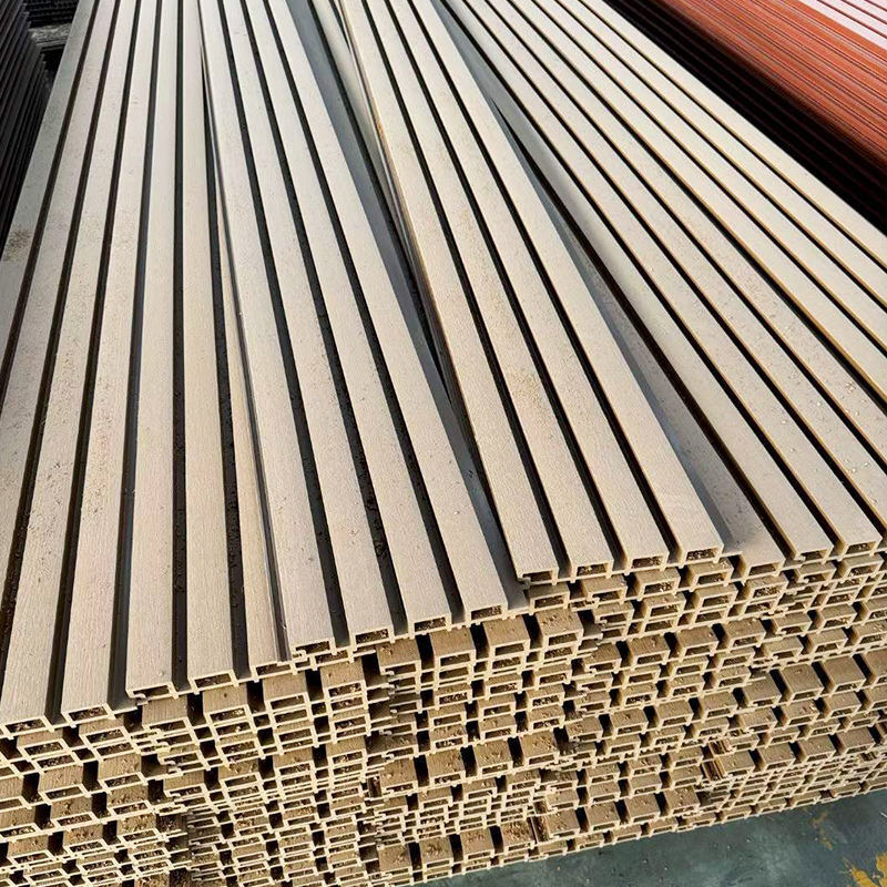 Revestimiento de pared impermeable WPC Panel de pared exterior compuesto PVC Panel de pared de madera Panel de revestimiento de pared exterior coextrusionado