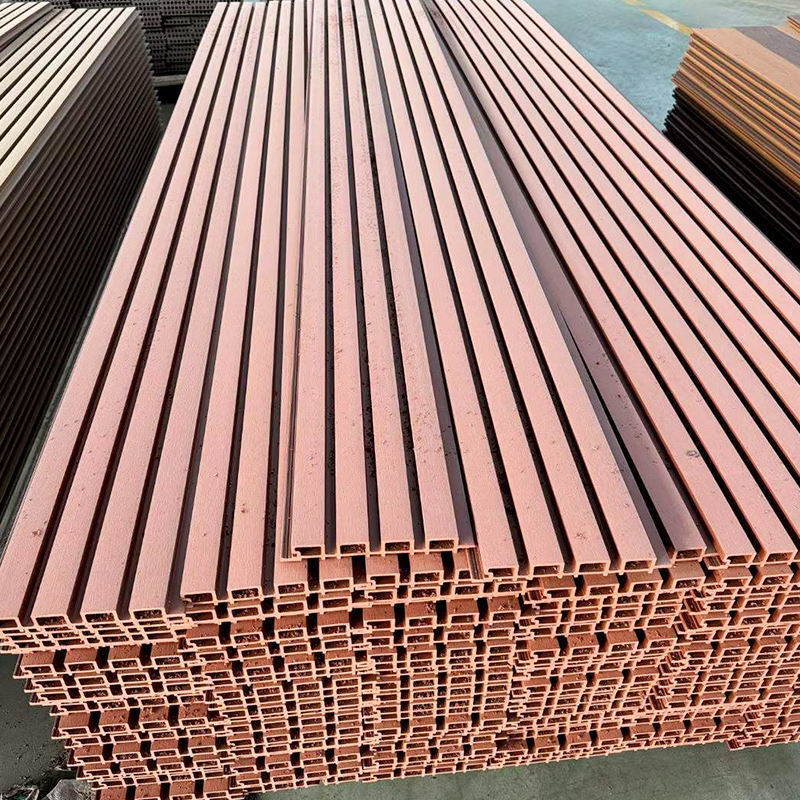 Revestimiento de pared impermeable WPC Panel de pared exterior compuesto PVC Panel de pared de madera Panel de revestimiento de pared exterior coextrusionado