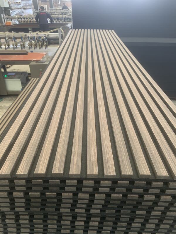 Venta caliente de paneles acústicos de madera de pizarra paneles de pared con flauta Decoración de la casa paneles de pared de interior a prueba de sonido