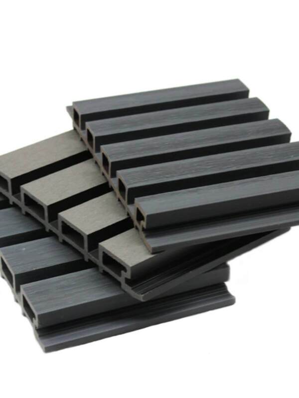 Venta en caliente Panel de pared exterior de WPC Coextrusión Composite de madera y plástico resistente a agua para revestimiento de paredes exteriores