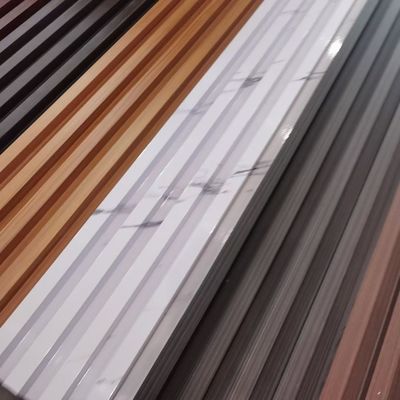 Decoración interior de interiores Color de madera Eficiencia energética A prueba de intemperie Anticorcho Panel de pared WPC Efectos 3D