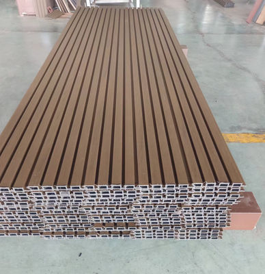 Revestimiento exterior insonorizado exterior de plástico compuesto para jardín impermeable exterior de madera con ranuras