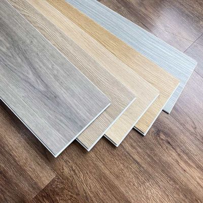 Material ecológico azulejos de madera resistentes al fuego piso clic PVC piso de vinilo piso de PVC para interiores
