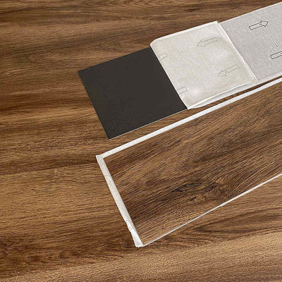 Piso de PVC autoadhesivo resistente al desgaste fácil de mantener