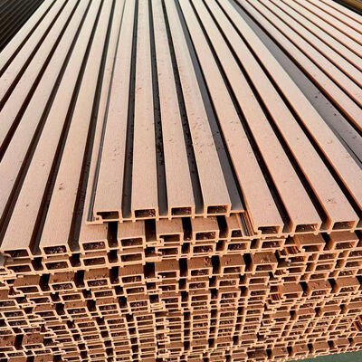 Revestimiento de pared impermeable WPC Panel de pared exterior compuesto PVC Panel de pared de madera Panel de revestimiento de pared exterior coextrusionado